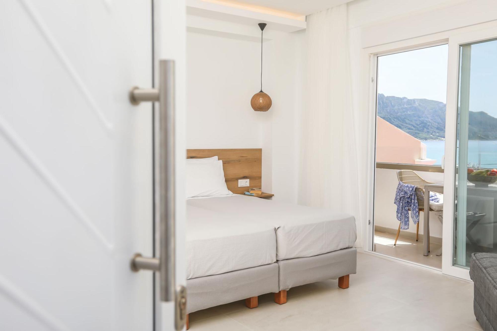 Magdachris Luxury Rooms Agios Georgios Pagon Ngoại thất bức ảnh