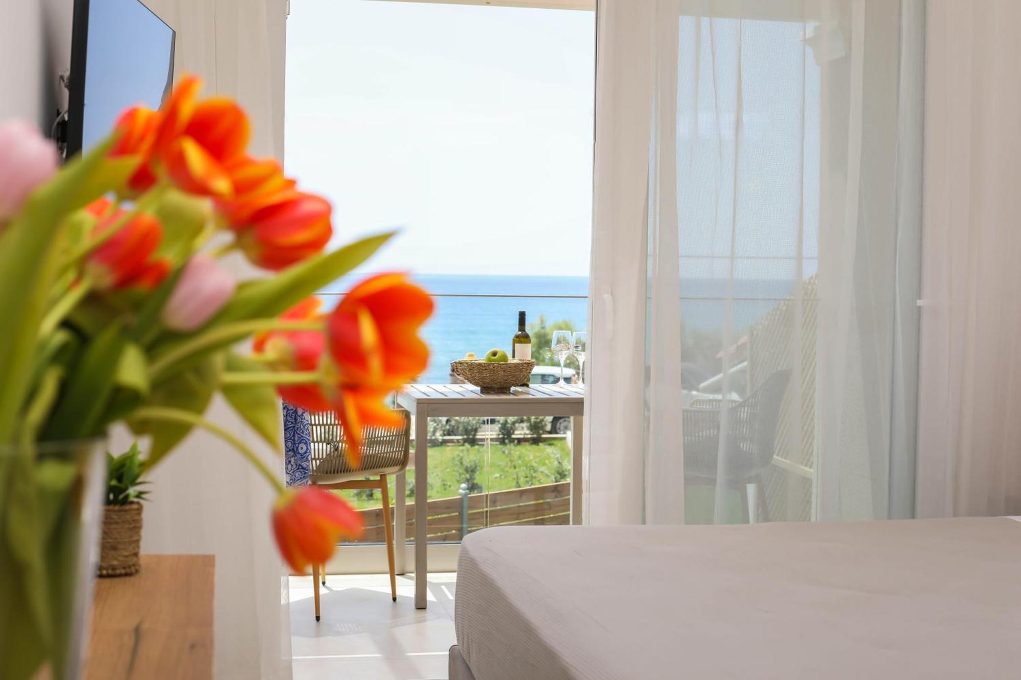 Magdachris Luxury Rooms Agios Georgios Pagon Ngoại thất bức ảnh